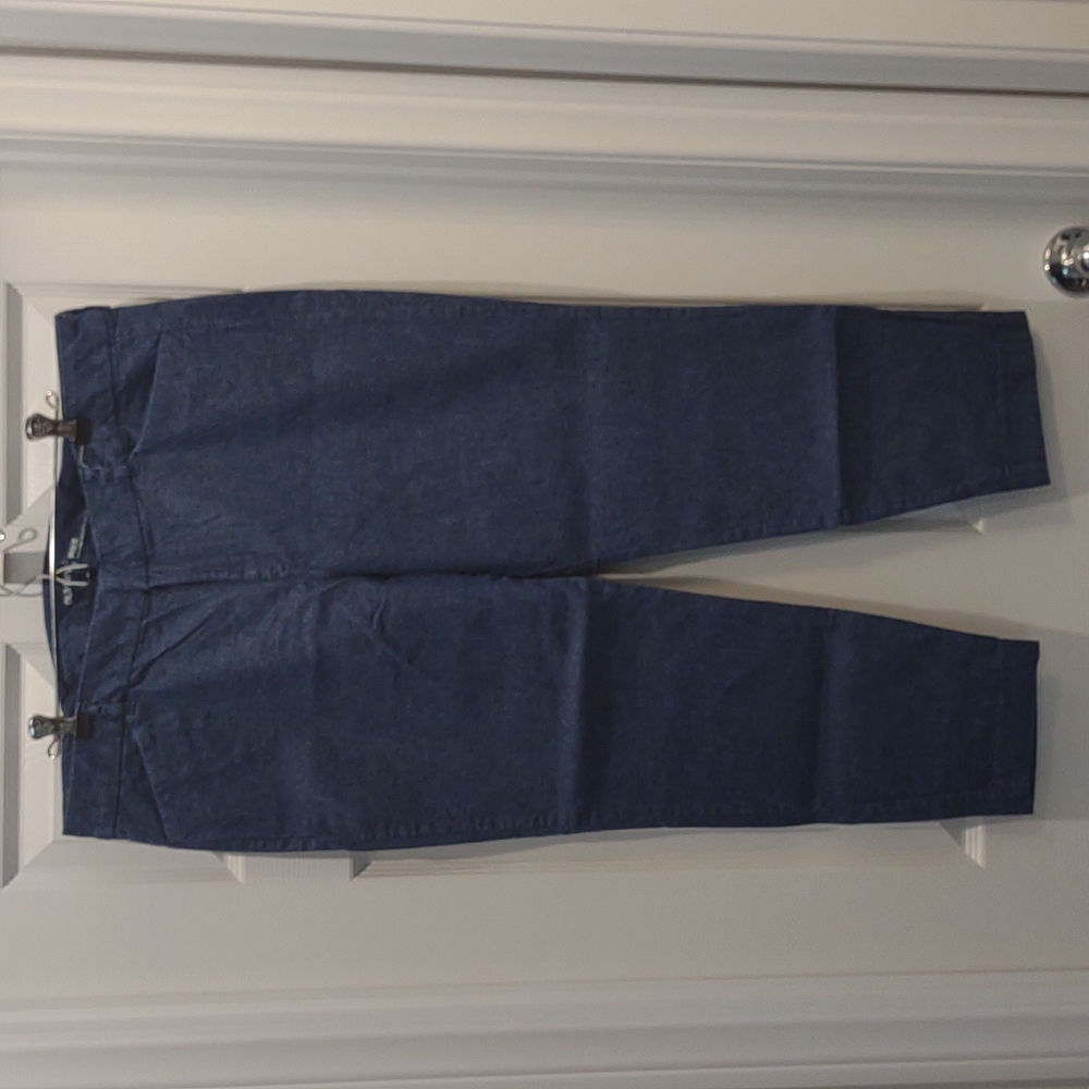 Old Navy Pixie Pant Size 16 Denim like look, rough feel New
